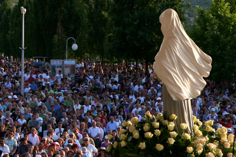 Resultado de imagem para fieis em medjugorje